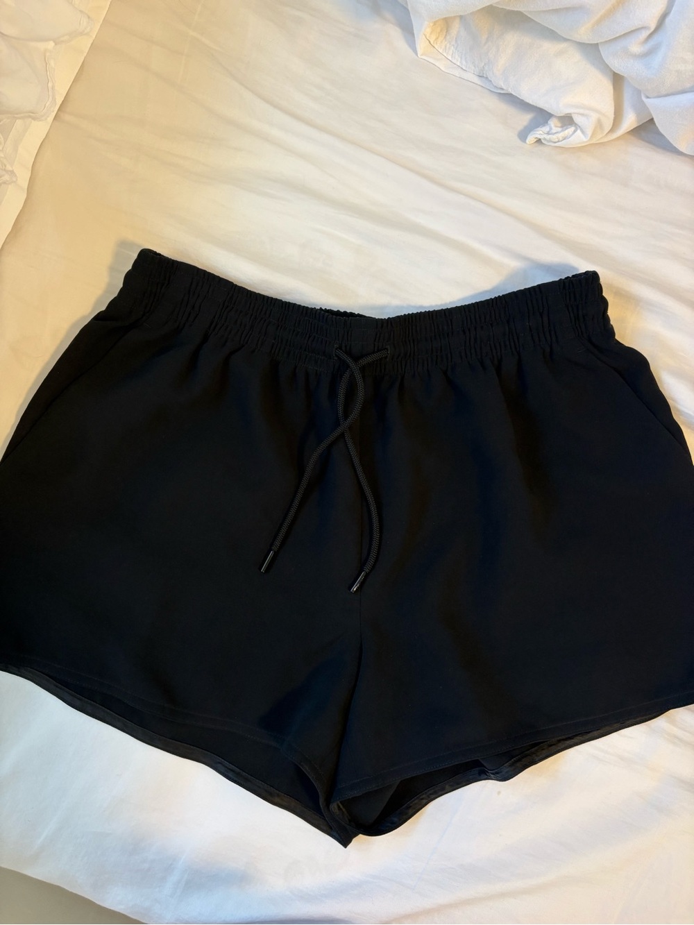 Aritzia Wilfred Black Thesis Drawstring Shorts